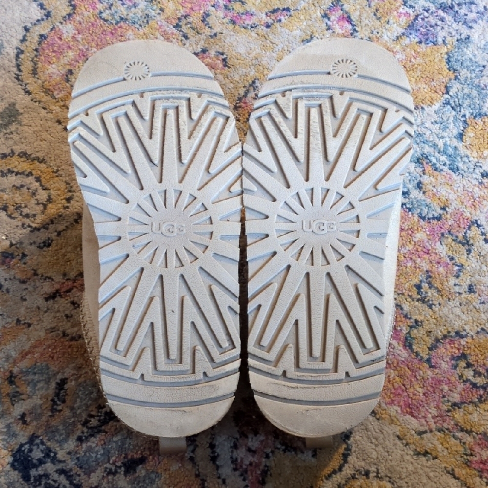 UGG Tazz Platform - 11 - Picture 2 of 5